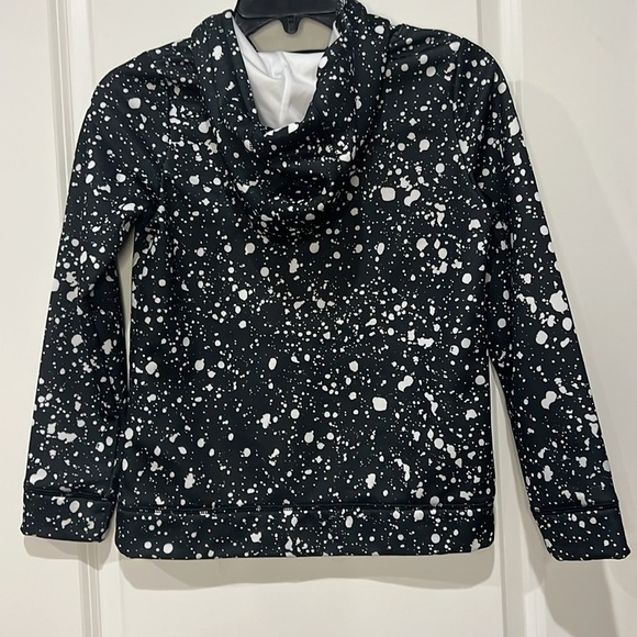UNDER ARMOUR BOYS OR GIRLS BLACK AND WHITE HOODIE - Picture 4 of 5